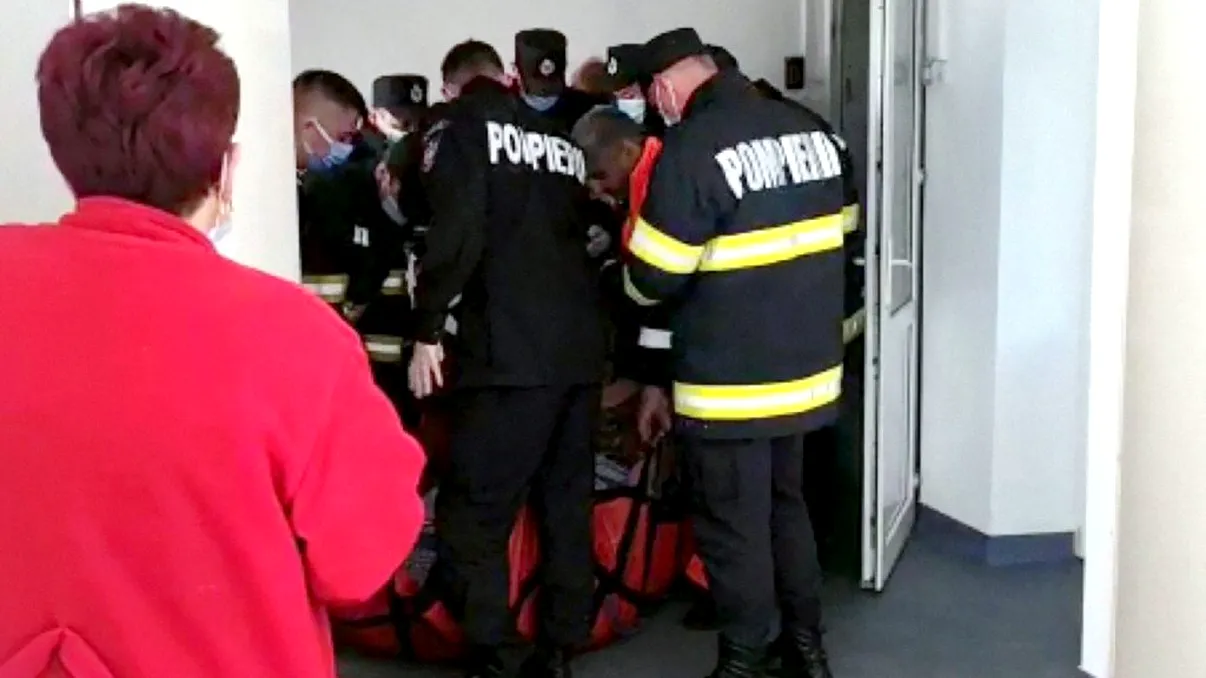 Femeia din Botoșani care cântărea 240 de kilograme a decedat. A fost refuzată de 3 spitale și ținută pe jos în condiții greu de imaginat