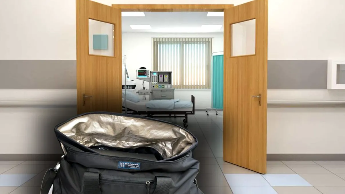 A găsit o geantă plină cu bani la intrarea în spital, iar înăuntru era un bilet. Mesajul te va uimi