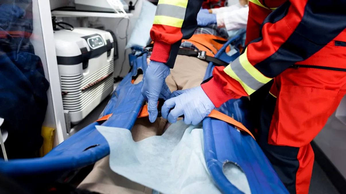 Caz șocant în Mehedinți. O angajată a fost bătută cu toporul de patron până a intrat în comă. Ce îi ceruse femeia șefului său