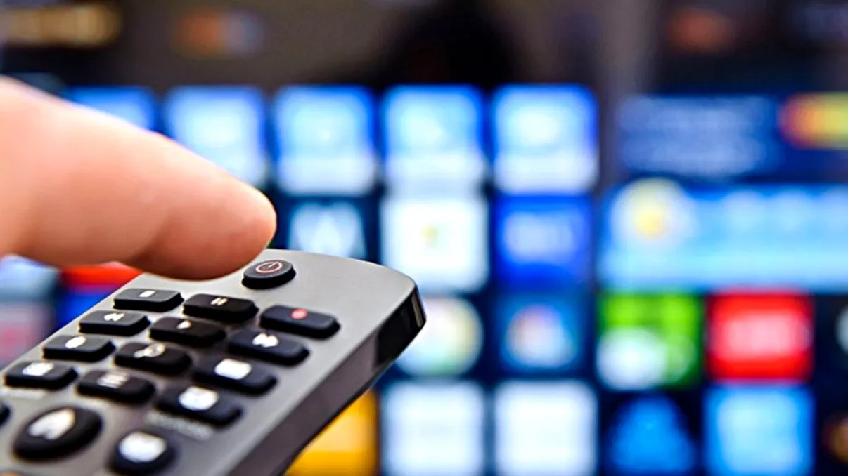 La ce posturi TV se uită românii din mediul rural și orașele mici. Surpriză mare pe locul 5!