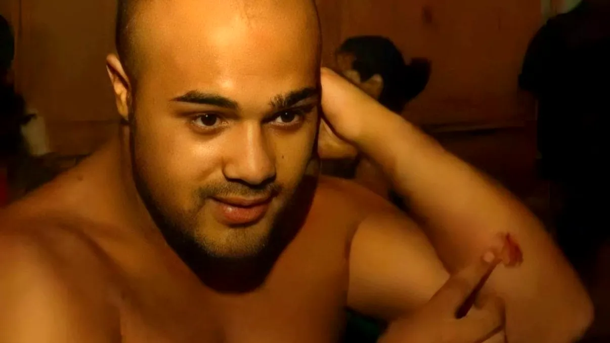 „Și atunci mi-a dat de m-a julit”. Cum arată acum și ce s-a ales de tânărul care a înnebunit internetul cu „perversa de pe Târgu Ocna”