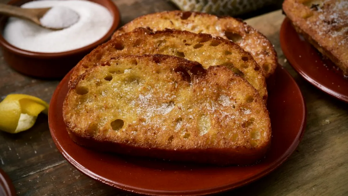 Frigănele ca la bunica acasă. Secretul ca să iasă aurii și pufoase, exact ca în copilărie