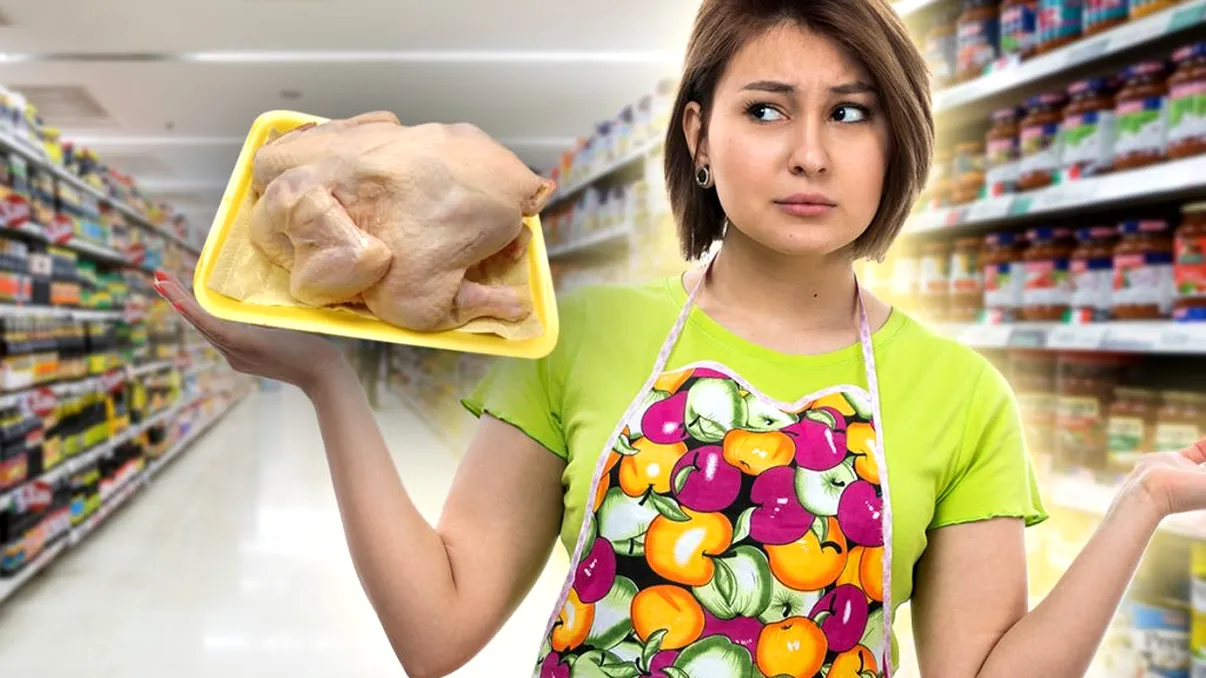 Greșeala pe care o fac multe gospodine cu puiul cumpărat din Lidl, Kaufland sau alte magazine. Alerta dată de autoritățile din SUA