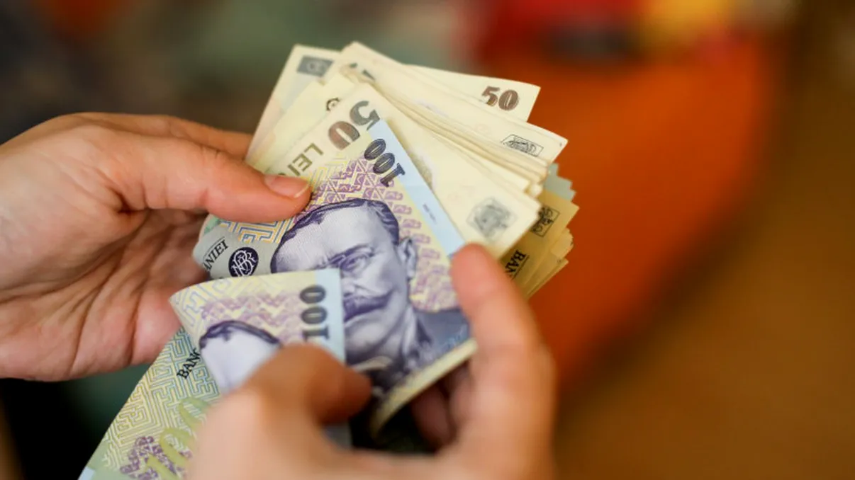 Se dau 300 de lei de la Stat pentru acești români. În ce condiții pot beneficia de bani