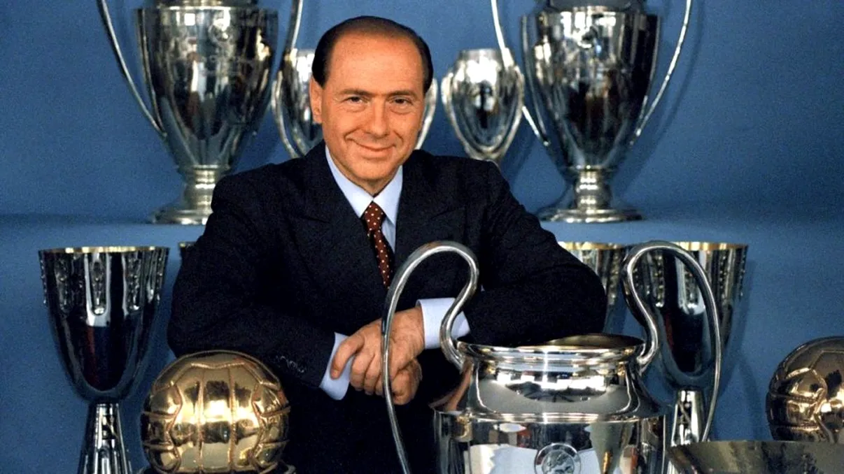 Silvio Berlusconi, creatorul echipei de vis a lui AC Milan. A cumpărat clubul cu 3 milioane de dolari și l-a vândut cu 740 de milioane de euro