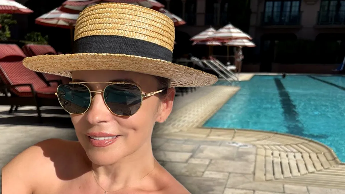 Andreea Marin, fotografiată în costum de baie. Aşa nu ai mai văzut-o, face furori cu decolteul VIDEO