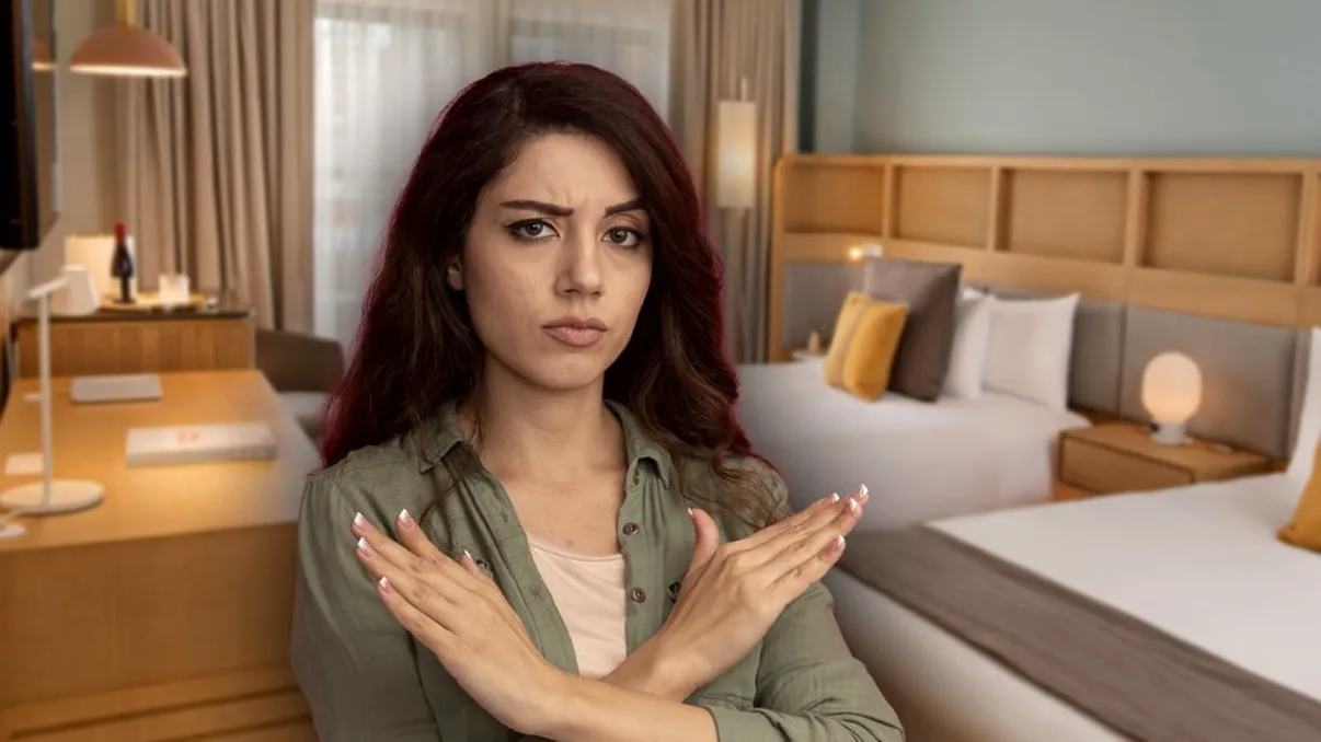 Ce a găsit o româncă în camera de hotel la Eforie Nord. Este revoltată după ce a plătit 650 de lei pe noapte