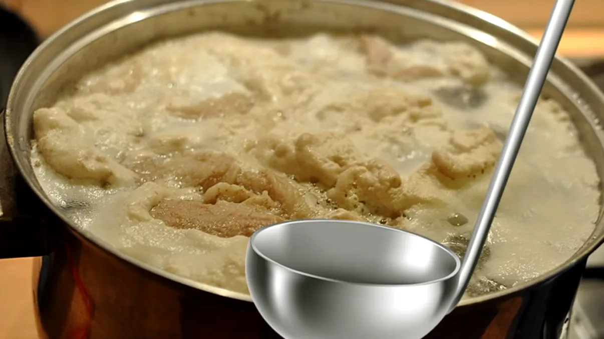 Ce să faci dacă ai uitat să spumezi carnea din supă. Aşa repari imediat preparatul