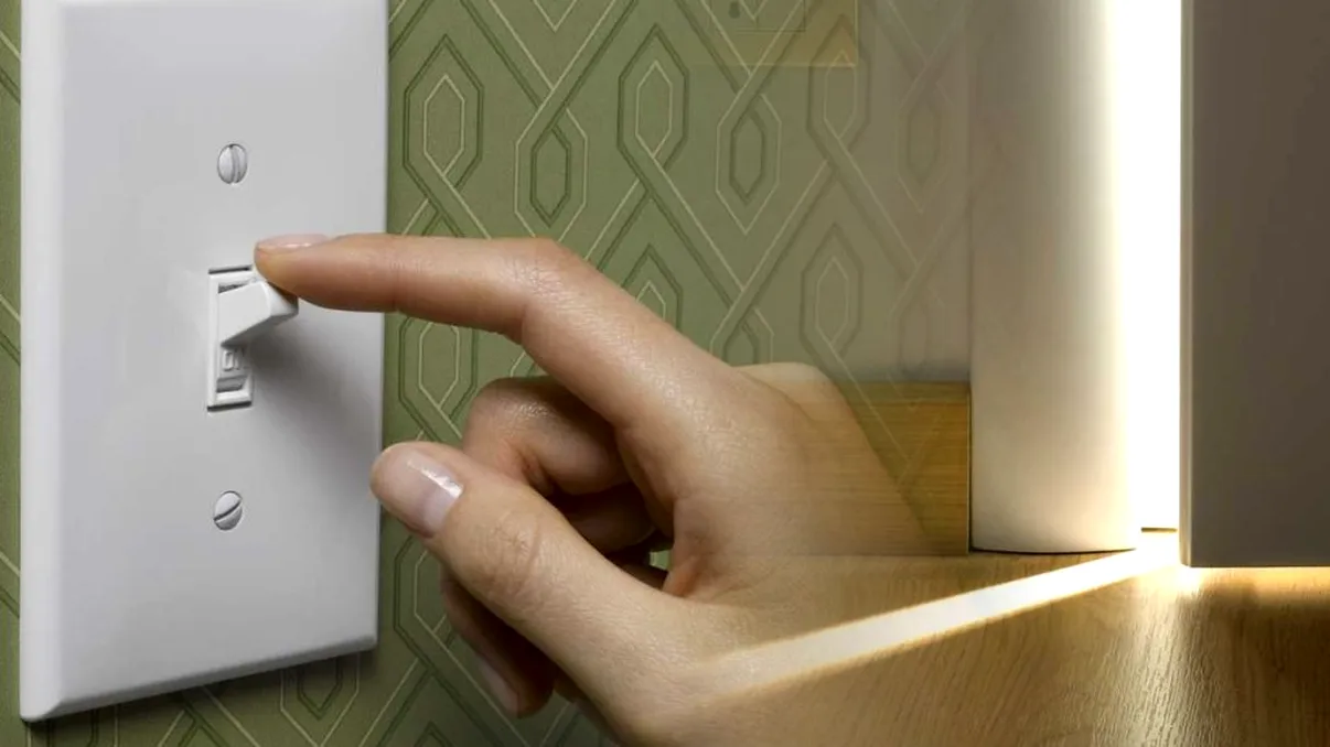 De ce nu e bine să aprinzi lumina imediat după ce ai intrat în casă. Greșeala pe care o fac toți oamenii
