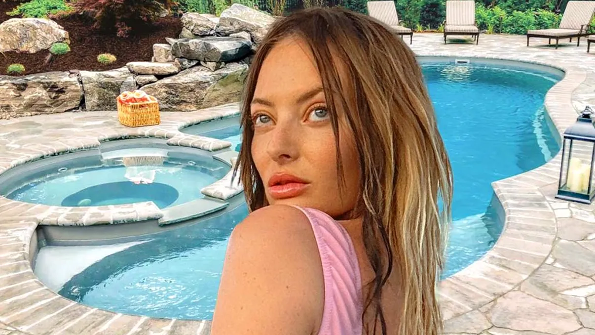 Delia, imagini incendiare în costum de baie. Artista i-a înnebunit pe admiratori cu formele ei