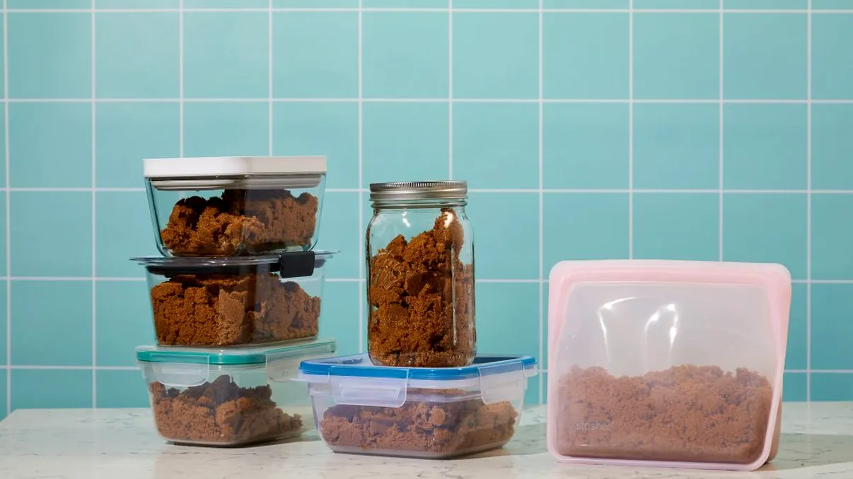 Tipurile de plastic care sunt interzise pentru mâncarea și băutura ta. Detaliul pe care să-l observi pe fundul recipientelor