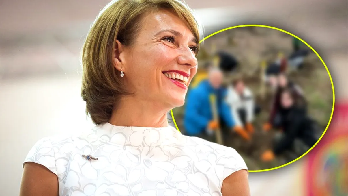Carmen Iohannis, apariţie rară pe munte. Cum s-a fotografiat Prima Doamnă, preşedintele a surprins cu ţinuta aleasă