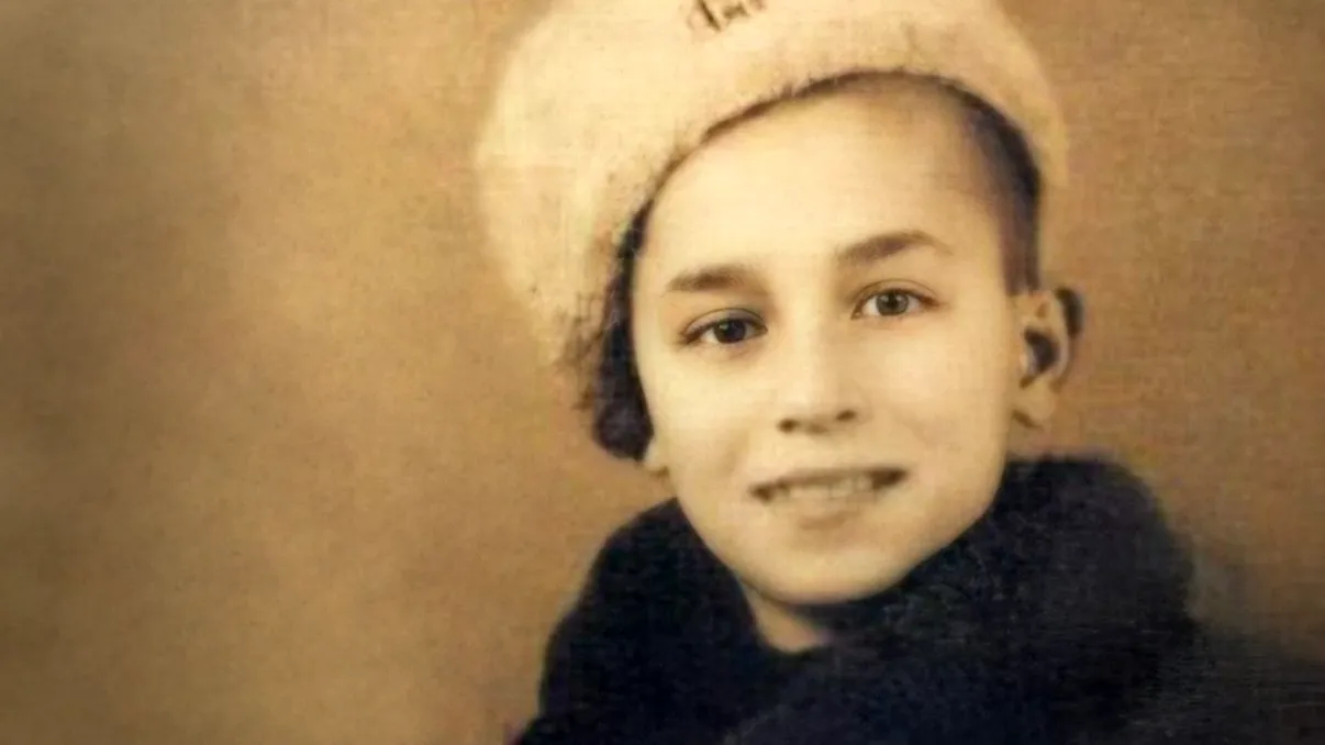 Copilul din fotografie a schimbat România. A fost cel mai puternic politician şi a avut şi cel mai cunoscut zâmbet VIDEO