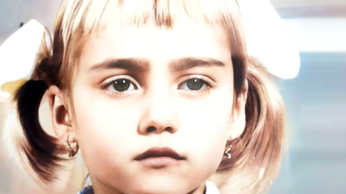 Fetiţa din imagine a pus România pe harta lumii. În întunericul istoriei ţării noastre, un copil a fost pentru prima oară de nota 10