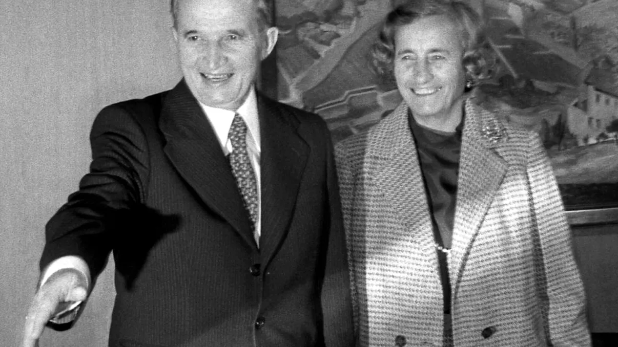 Singurele imagini cu Elena Ceaușescu în costum de baie. Stațiunea din România unde îi plăcea să meargă în vacanță