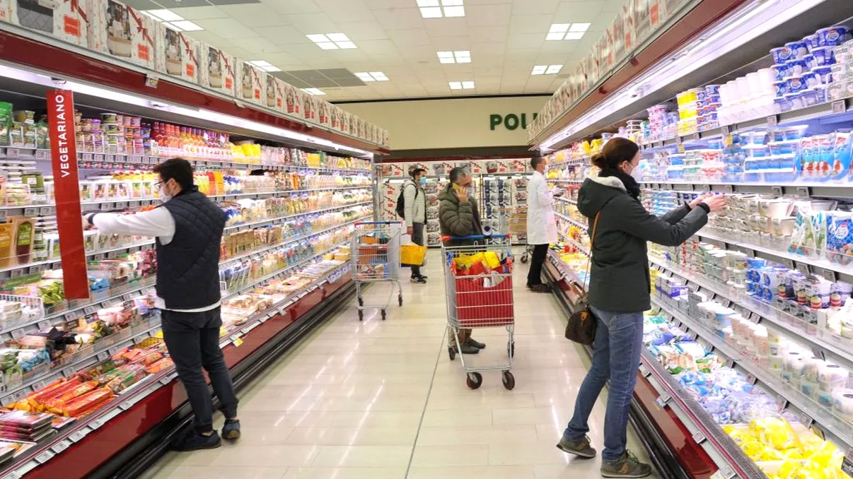 Din ce este făcut iaurtul din comerţ. Ingredientul care trebuie să te pună pe gânduri