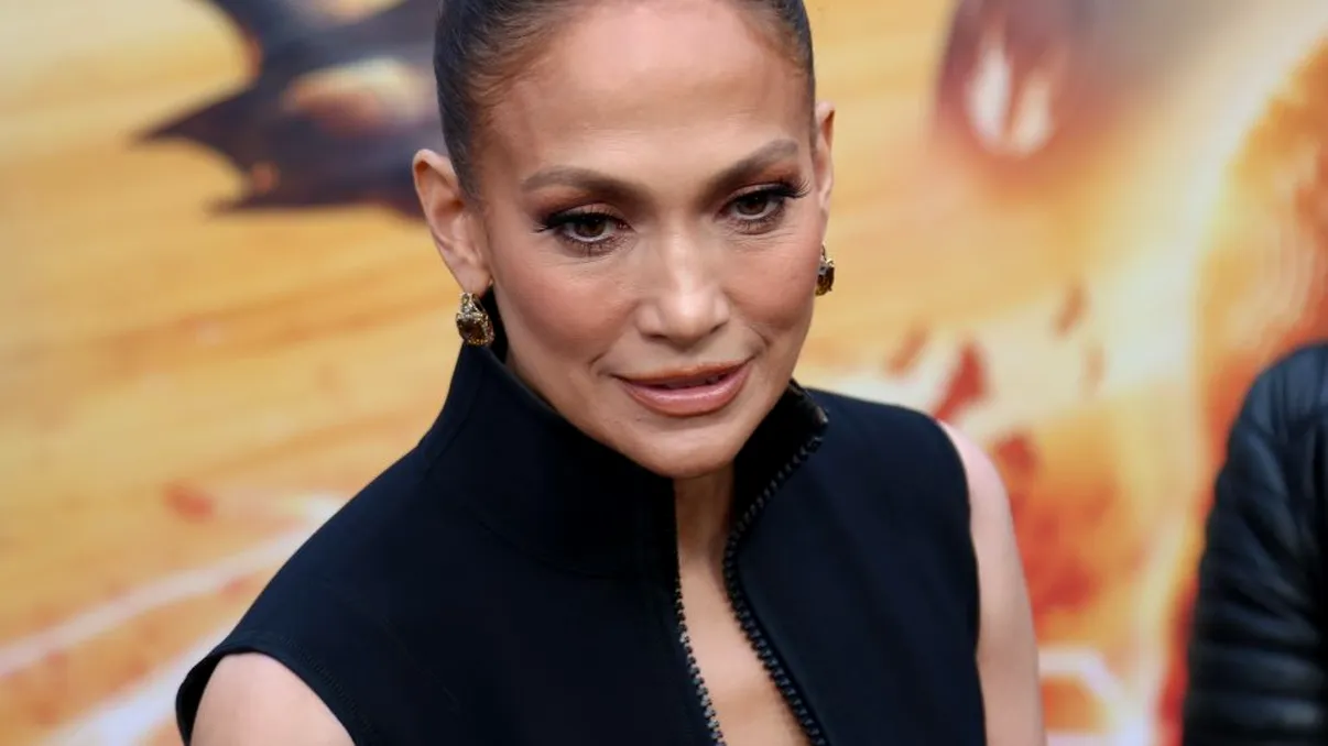 Băutura pe care Jennifer Lopez a exclus-o din dieta ei. Românii o consumă în fiecare dimineață