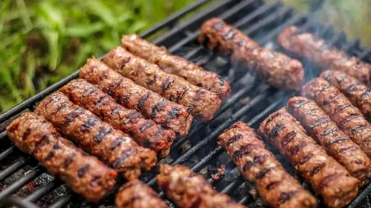 Câți mici poți mânca pe zi. Care este ingredientul nesănătos din ei, de fapt. Un nutriționist, adevărul despre produsul adorat de români