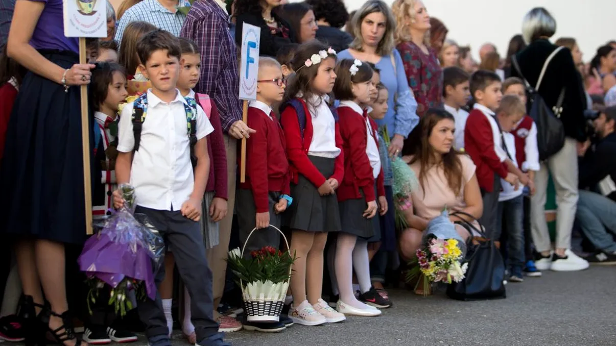 Ce elevi au nevoie de aviz epidemiologic și adeverință medicală la început de an școlar. Cum le pot obține părinții