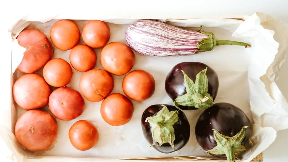 Ce să faci cu legumele înainte de a le pune în zacuscă. Aşa procedează gospodinele din Moldova, au cu totul alt gust