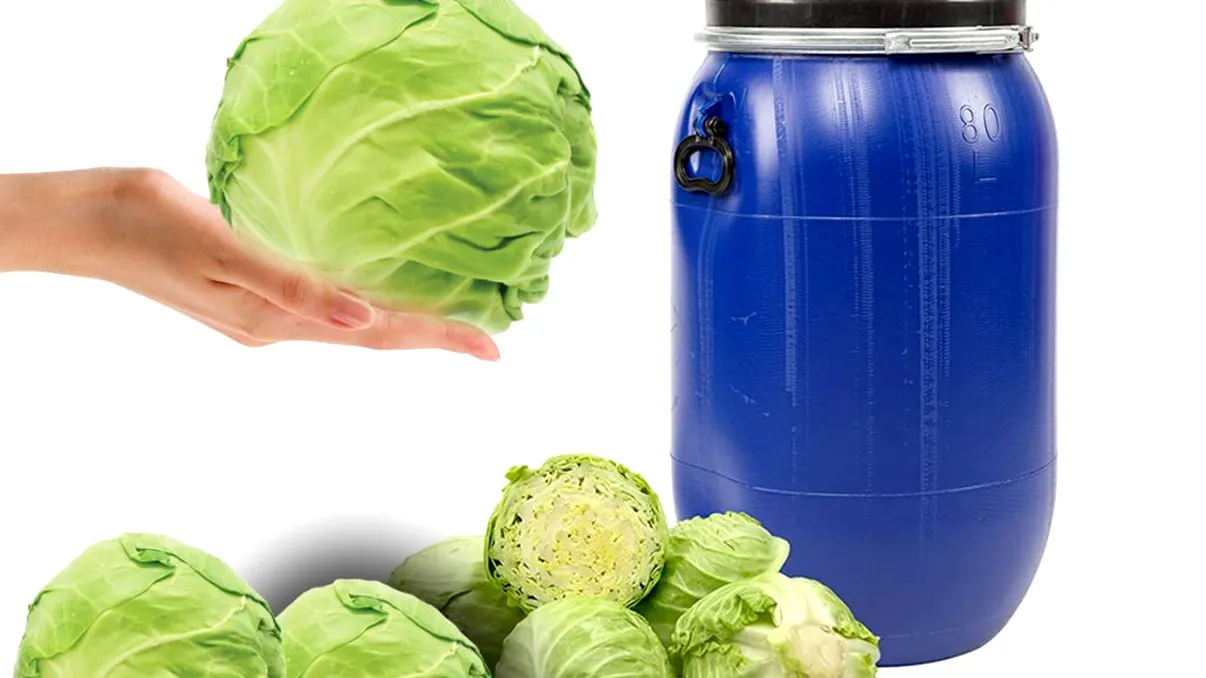 Ce să presari pe fundul butoiului înainte de a pune varza la murat. Trucul bătrânilor care o va păstra crocantă până primăvara