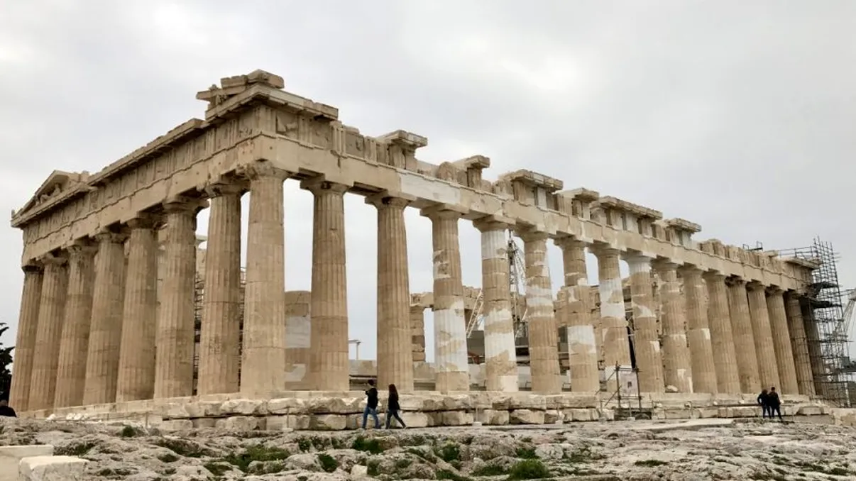 Cine e românul care a încercat să fure bucăți de marmură de pe Acropole. A fost arestat în Atena