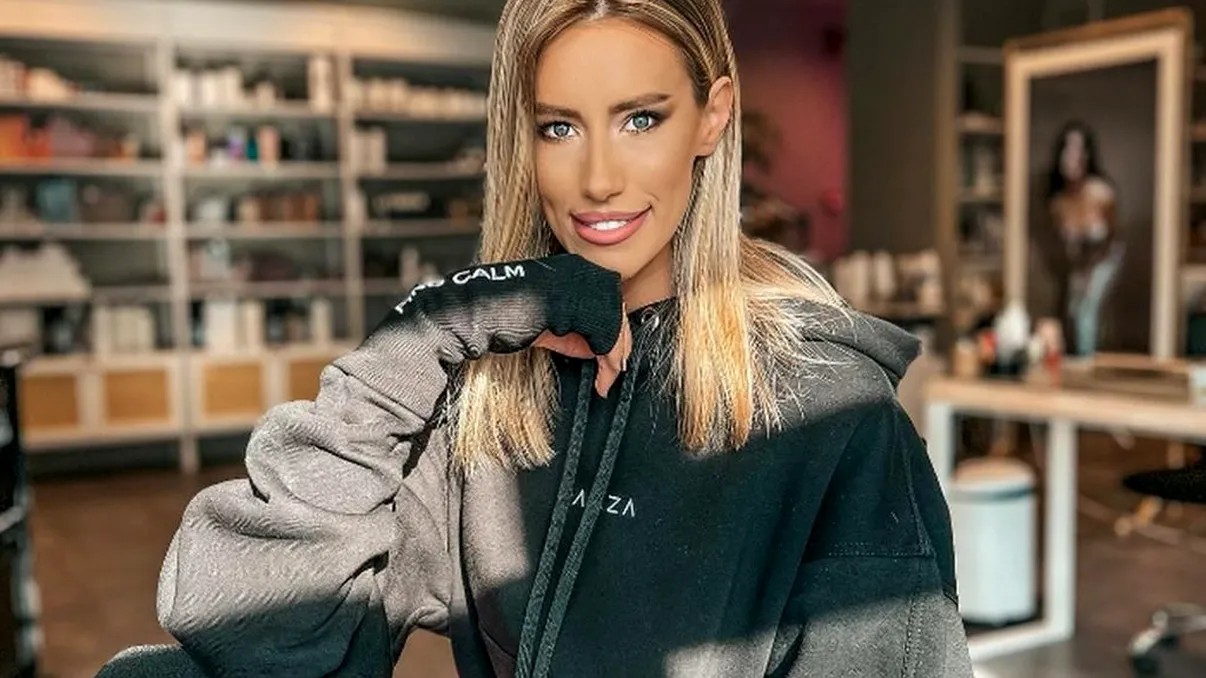 Gabriela Oţil, prinsă fără pantaloni în trafic. Ce s-a întâmplat cu soţia lui Dani în centrul Bucureştiului: 