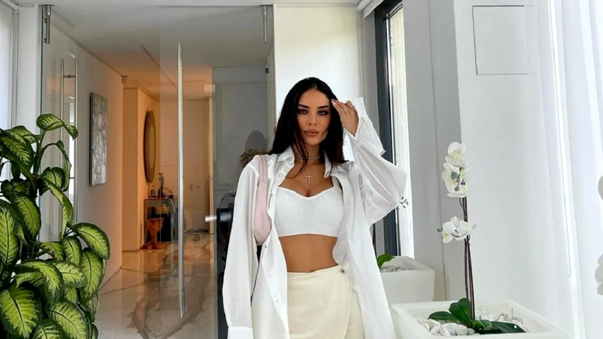 Tânăra din imagine e cea mai bogată din România. Moștenește o avere de 2 miliarde de dolari. O recunoști?