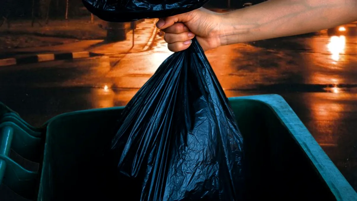 De ce nu e bine să duci gunoiul noaptea. Mulți români nu știu