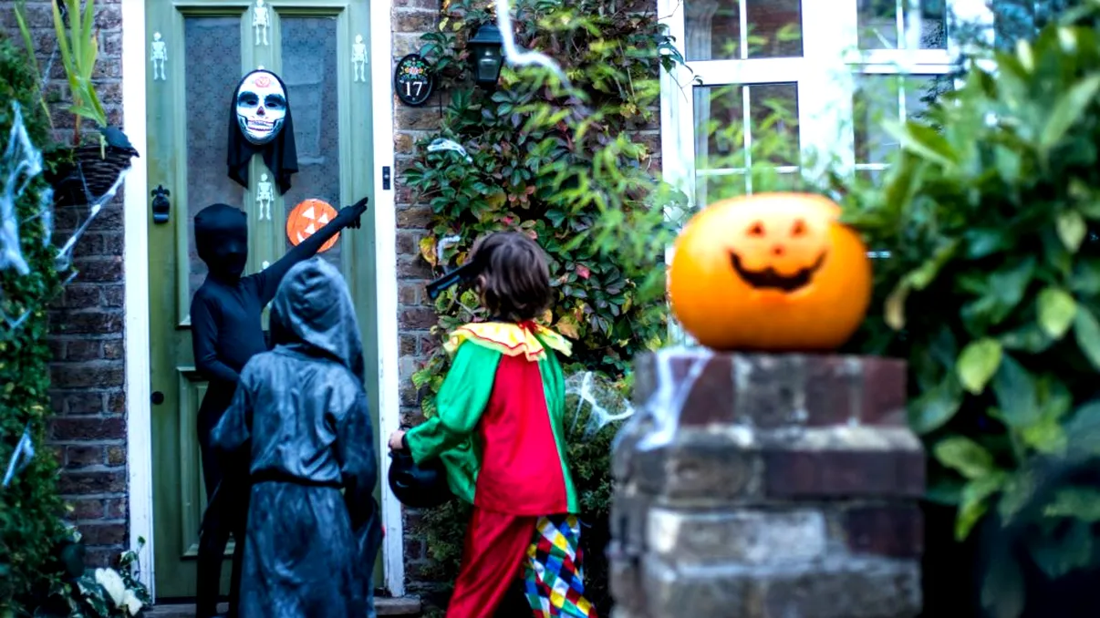 Când se merge la colindat de Halloween 2023. Seara în care copiii se îmbracă în cele mai înfricoșătoare costume
