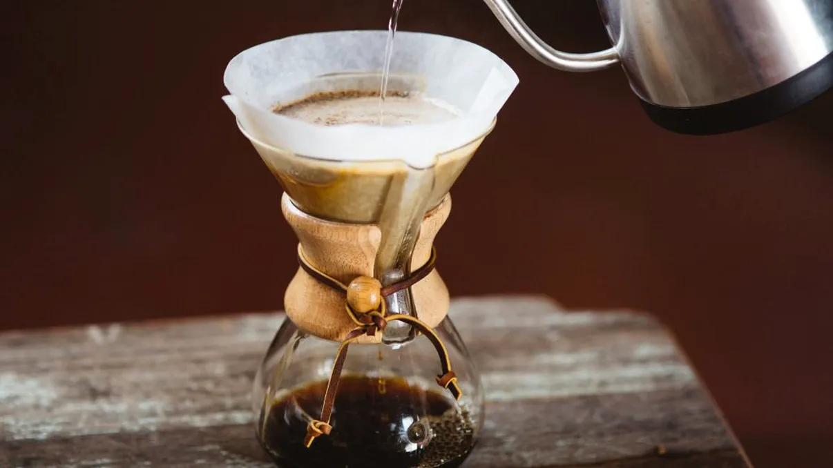 Câte lingurițe de cafea se pun la filtru. Greșeala care îi strică aroma, mulți români nu știu