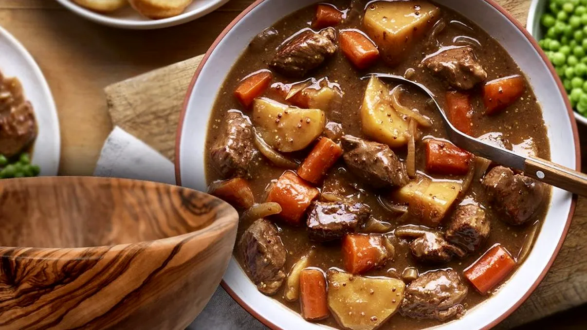 Cu ce se îngroașă tocănița. Secretul celor mai iscusiți bucătari