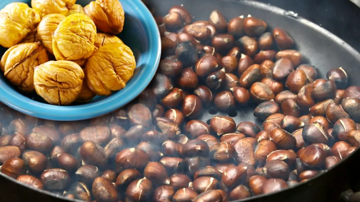 Cum faci cele mai bune castane coapte. Trucul ca să le decojești rapid