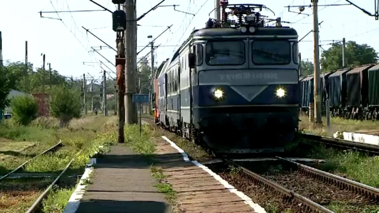 Angajat CFR electrocutat la muncă, în comă de 70 de zile. Ce sumă rușinoasă de bani i-a fost oferită familiei pentru tratament. Tatăl băiatului acuză Ministerul Transporturilor