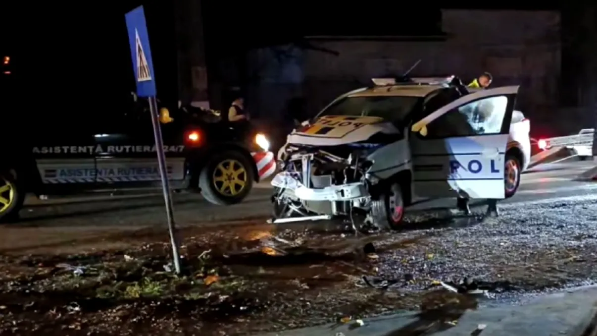 Mai mulţi poliţişti răniţi, după un accident grav între două autospeciale. Ce făceau oamenii legii în momentul ciocnirii