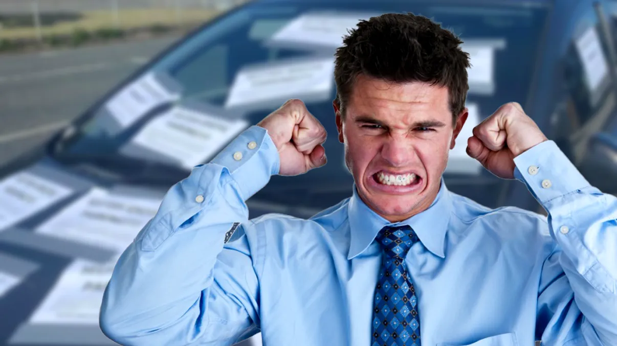 Biletul lăsat de un şofer disperat în parbriz. Vecinii îi blocau maşina în fiecare dimineaţă, ce le-a scris