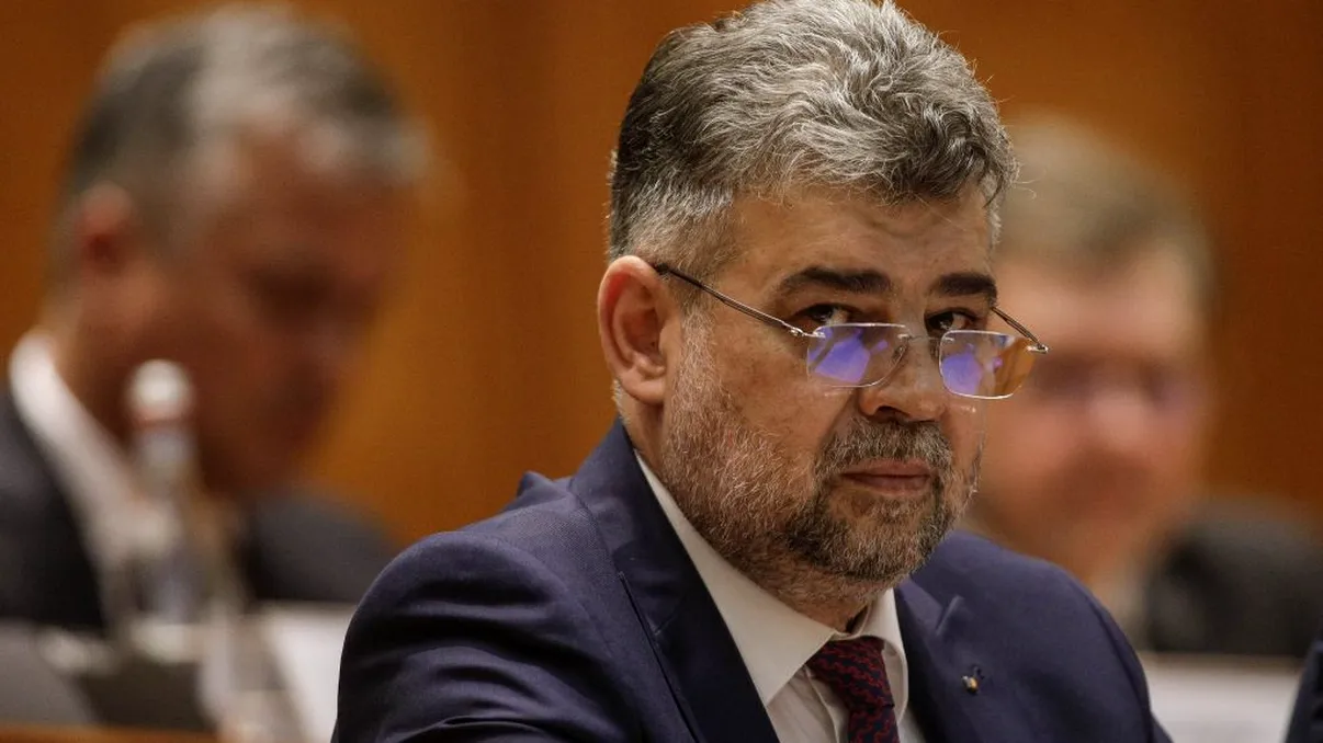 Cu ce tricou a apărut Marcel Ciolacu în Parlament. Politicienii s-au înjurat