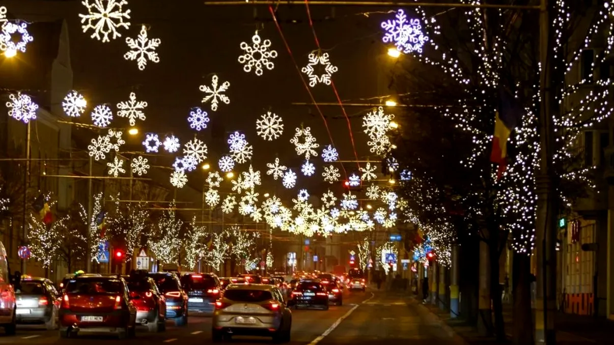 Orașul din România care a amânat aprinderea luminilor de sărbători. Sunt avarii importante după viscolul din weekend