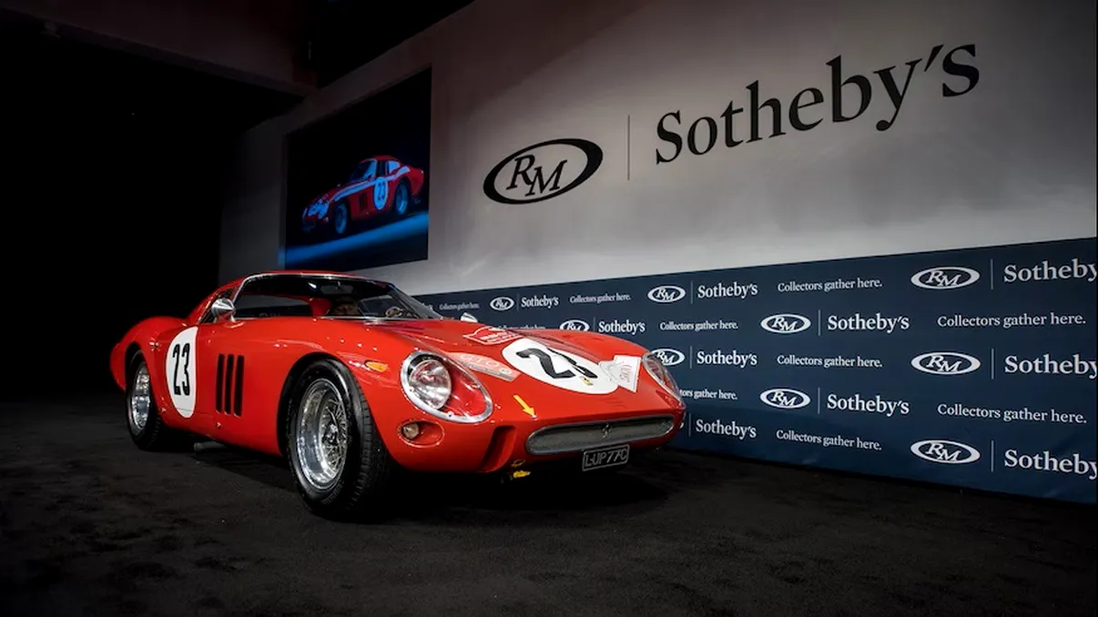 S-a vândut a doua cea mai scumpă mașină din istorie. Cât a costat un Ferrari din 1962