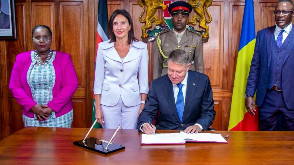 Sfatul prețios de la designeri pentru Carmen Iohannis, după vizita oficială din Kenya: ”Nu pantaloni!”. Greșeala pe care o face prima-doamnă EXCLUSIV