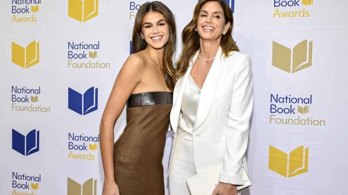 Cum a ajuns să arate Cindy Crowford la 57 de ani. Imaginile au fost surprinse ieri GALERIE FOTO