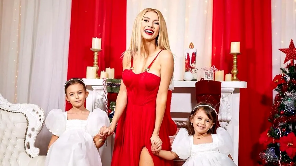 Andreea Bălan, fetiţele şi Victor Cornea, vacanţă de vis în Laponia. Ce i-au spus imediat fanii artistei despre tenismen. Foto