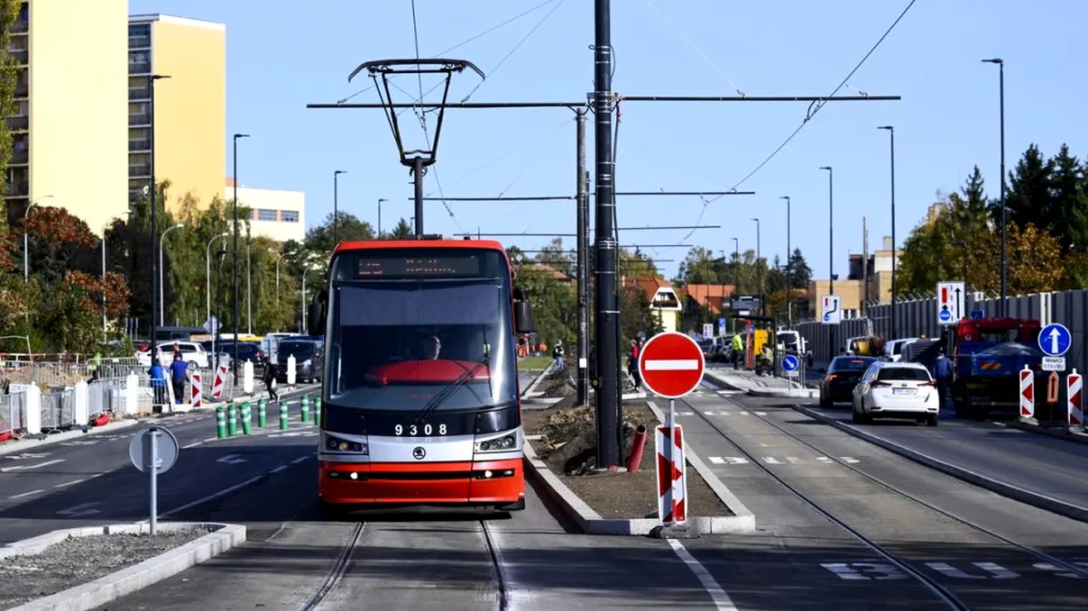 Când ai voie să conduci pe linia de tramvai. Detaliul care te scapă de o amendă usturătoare