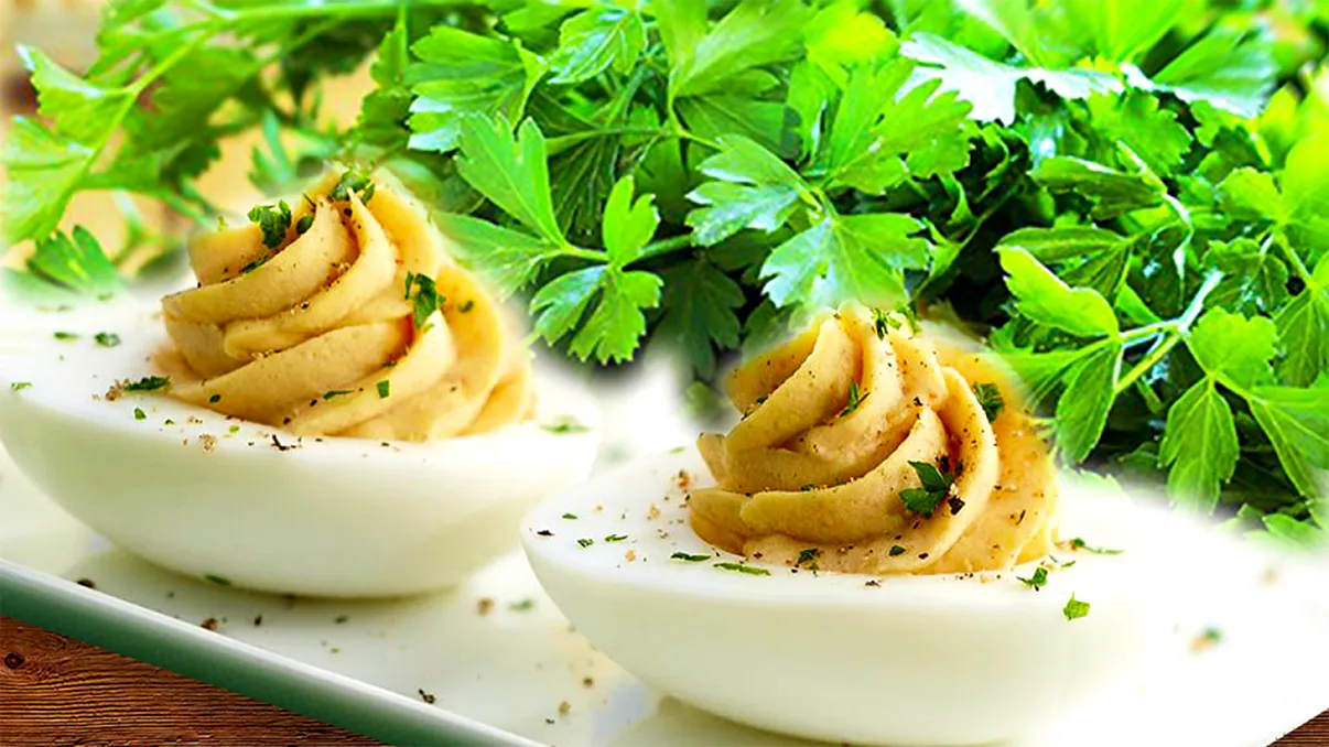 Ingredientul care nu are ce căuta în ouăle umplute. Le strică tot gustul, multe gospodine îl folosesc