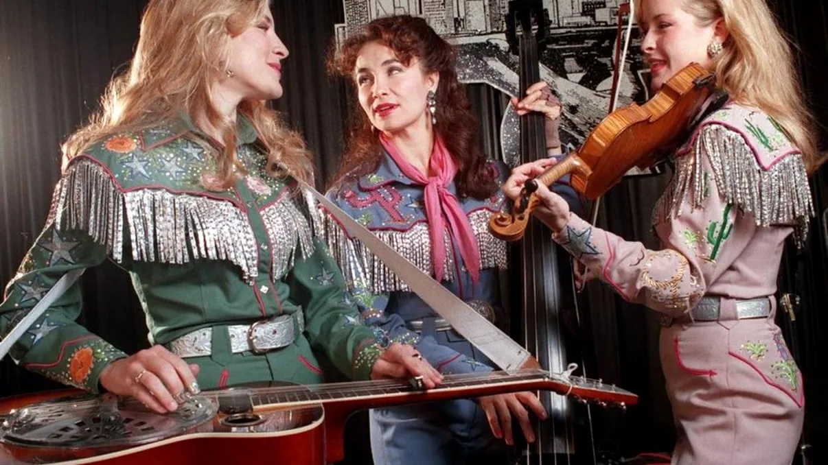 Doliu în lumea muzicii. Laura Lynch, fondatoarea trupei The Dixie Chicks, a murit într-un grav accident rutier