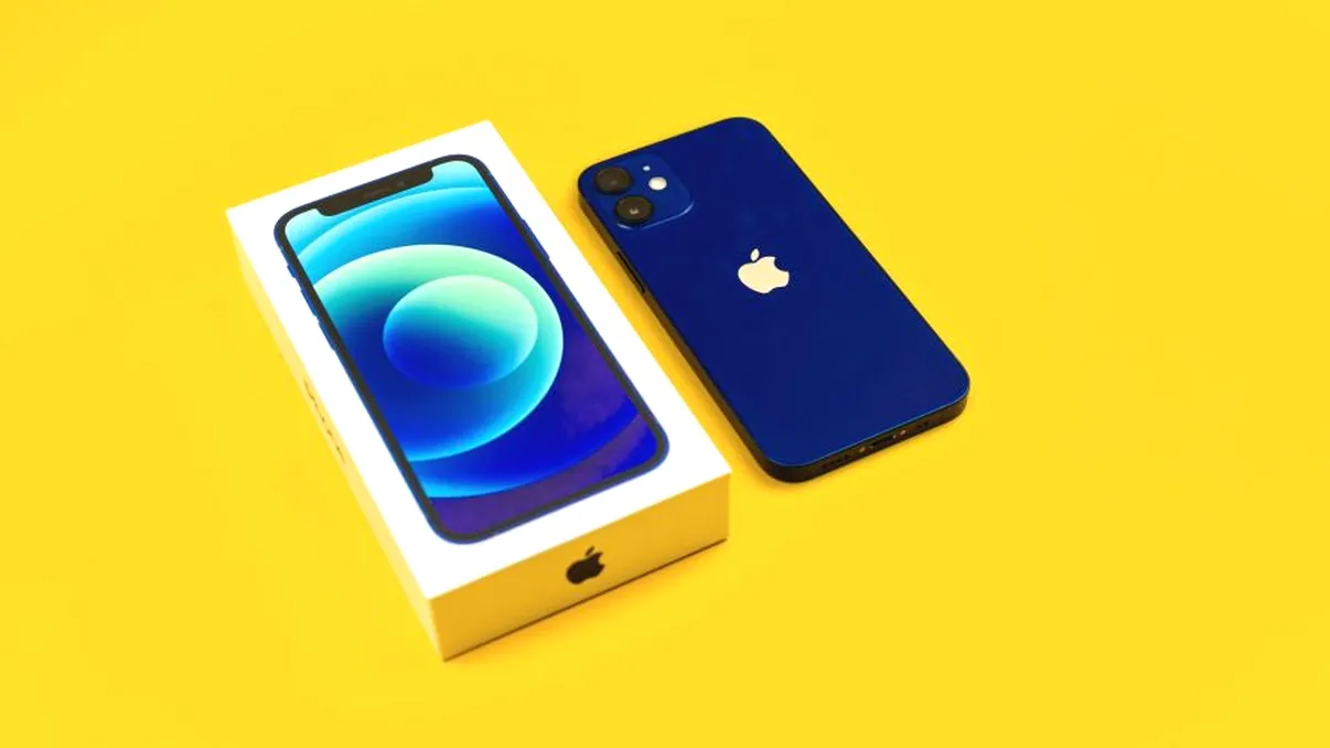 O româncă și-a cumpărat un Iphone 12 de pe net. Ce a găsit însă în cutia pe care a primit-o