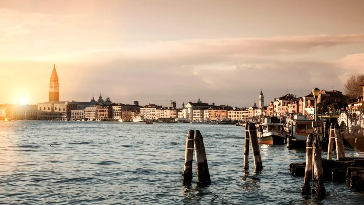 Orașul din Europa care va interzice grupurile mari de turiști. Este vizitat de zeci de mii de români în fiecare an