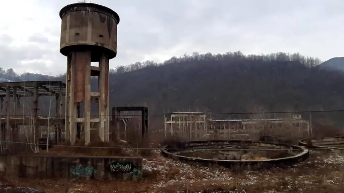 Răsturnare de situaţie în cazul fetelor din Lupeni care s-au sinucis. Cele două nu ar fi fost singure la locul tragediei