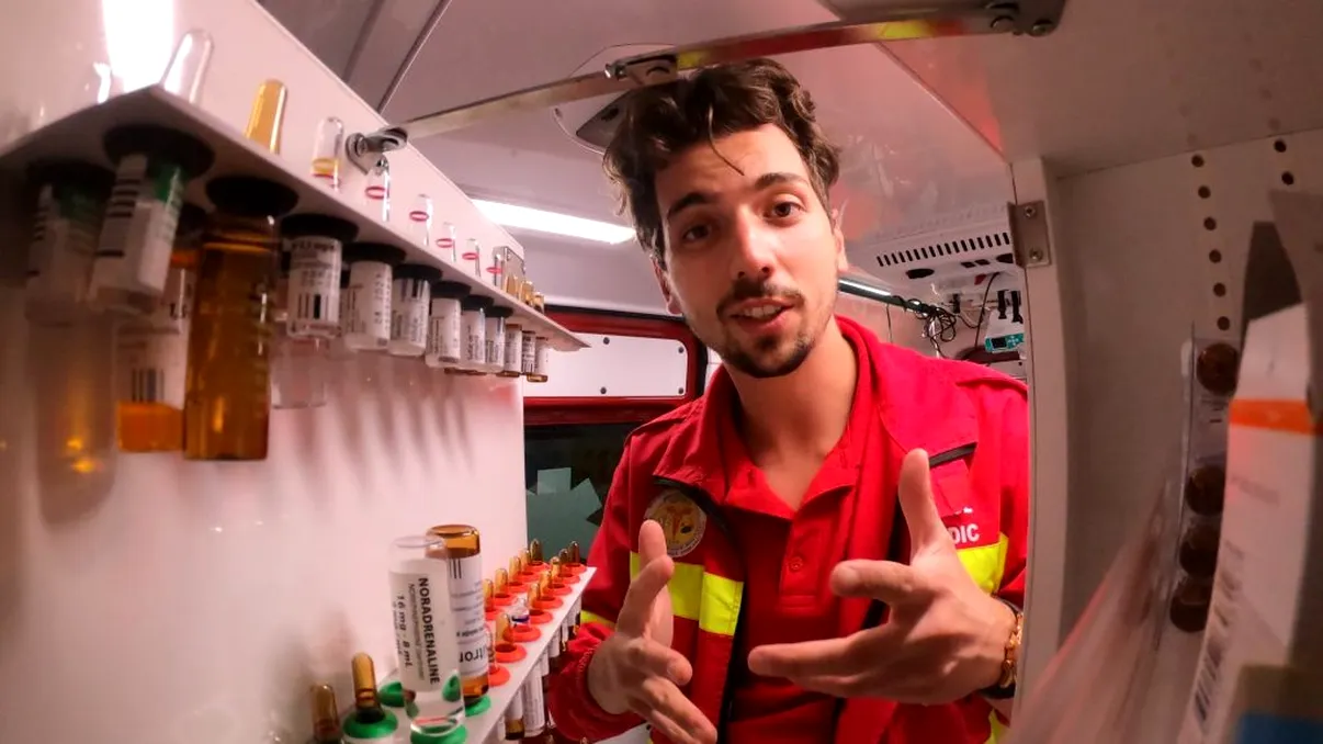 Un tânăr medic ajuns celebru pe YouTube în România povestește cum a părăsit țara și cum este să fii doctor în Anglia