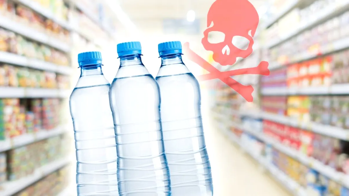 Cât de periculoasă este apa îmbuteliată, de fapt. Detaliul pe care toți oamenii îl ignoră